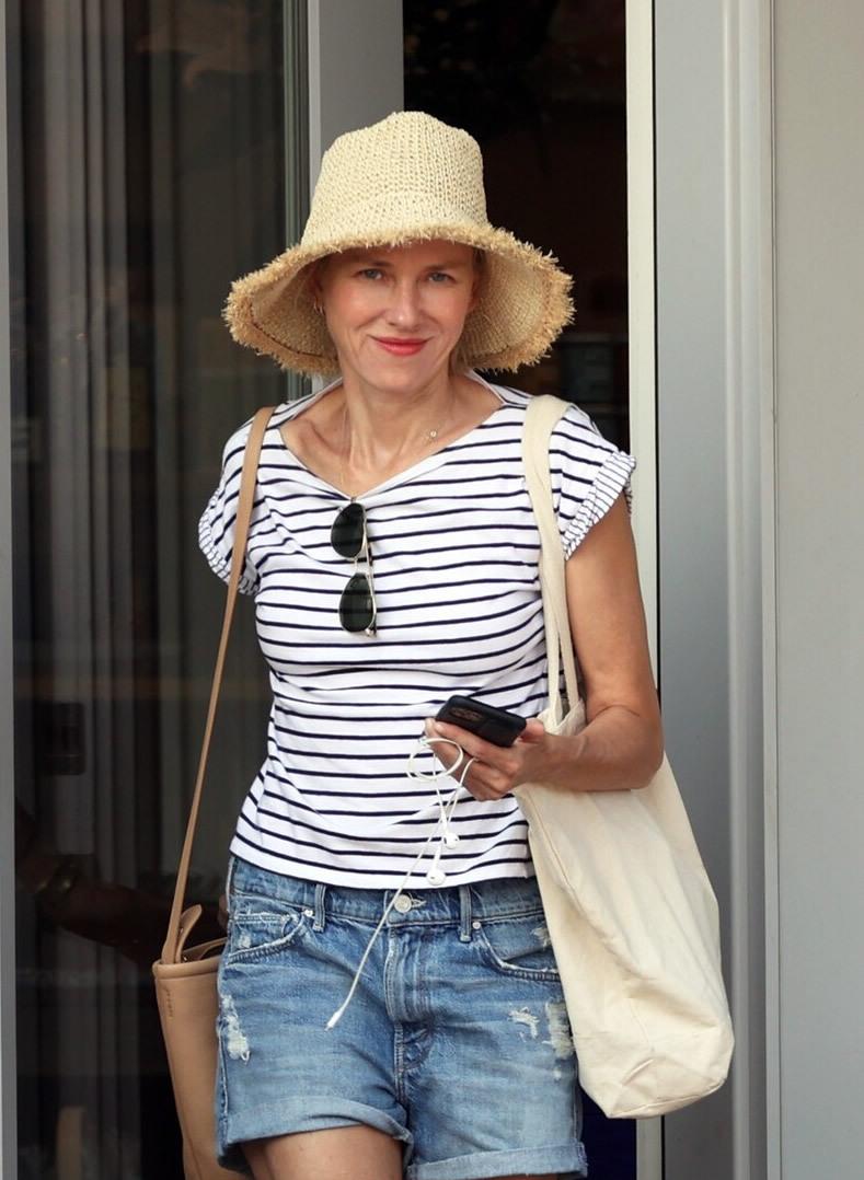 清娱吧|条纹衫怎么穿才好看？有了这些巧思，条纹衫也能穿得显瘦又时髦