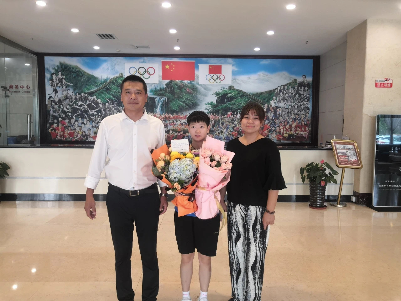 郎平|母校校长探望孙颖莎，小魔王教师节收花，王楚钦给王楠儿子当陪练