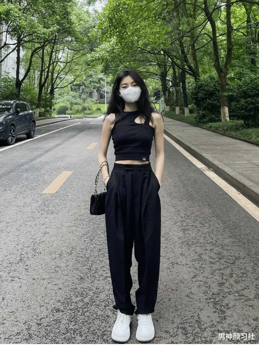 男神颜习社|请放下“渣女吊带”，你已经到了该穿又嗲又撩的吊带T恤的年纪