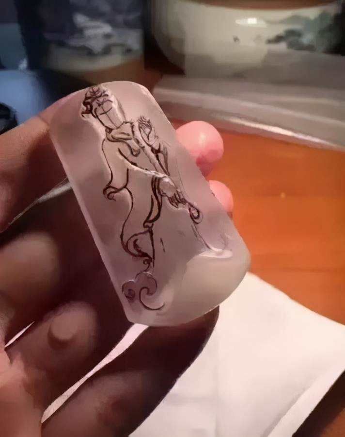 |价值100多万的玻璃种原石，做出的成品让人忍不住想占为己有！