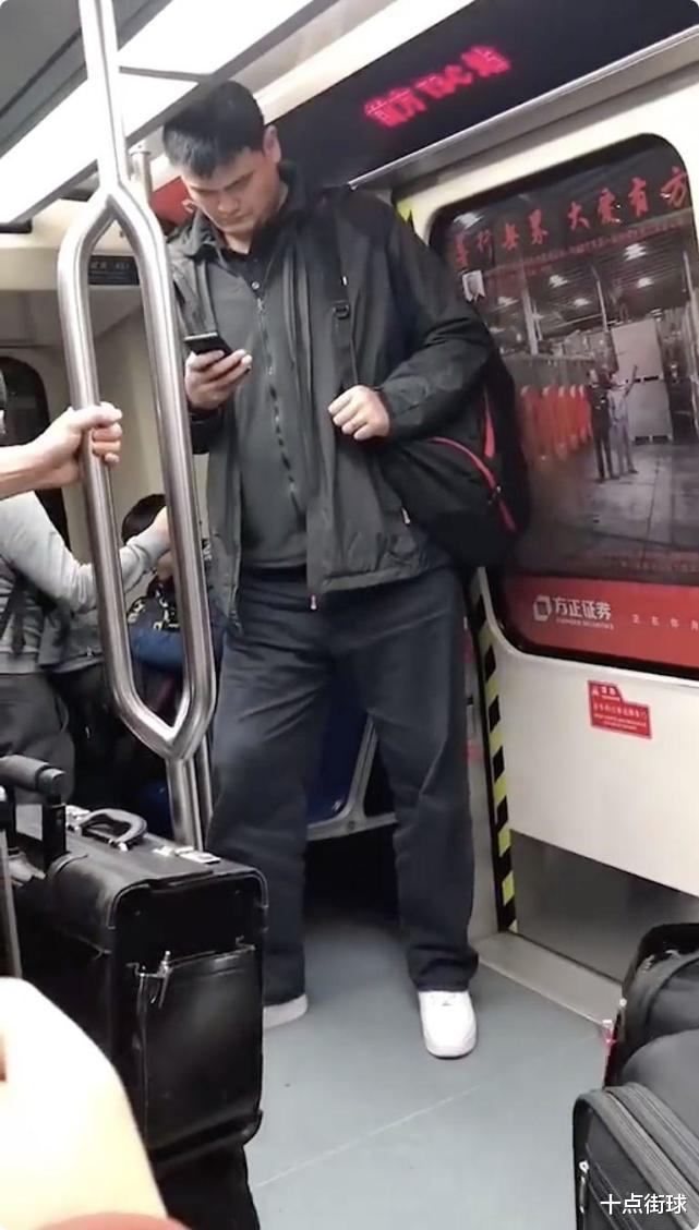 姚明|姚明女儿未来身高能超2米吗？往上翻三代人，身高全是2米以上