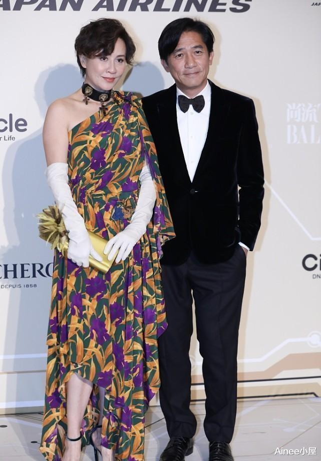 刘嘉玲|刘嘉玲气场真足，和李冰冰同框看不出年龄差，长腿太吸睛了