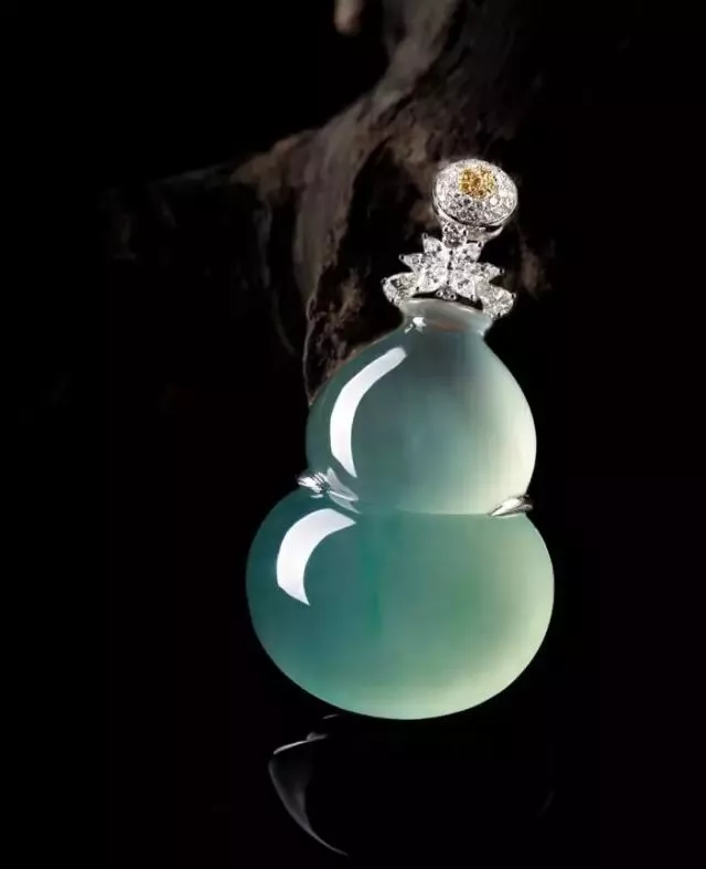 翡翠|买翡翠不能只看色，种水色兼具才是值得珍藏的高档翡翠