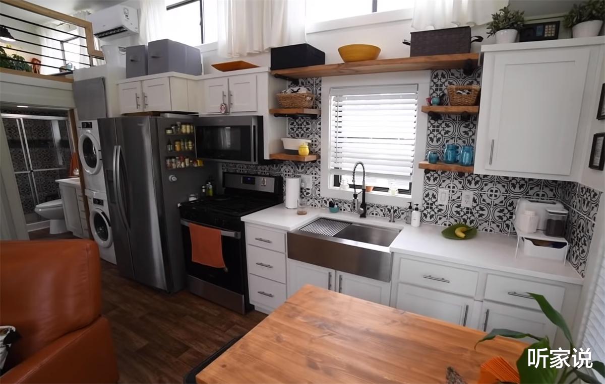 一位65岁奶奶独居37㎡小家：利用4米层高做卧室，蜗居日子转眼1年