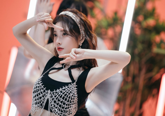 胡彦斌|冯提莫新歌MV火热来袭!旋律上头造型飒爽,热辣舞蹈话题度拉满