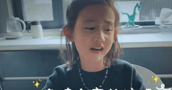 孙莉|孙莉小女儿唱英文歌,发音标准表情超可爱,她简直是人生赢家