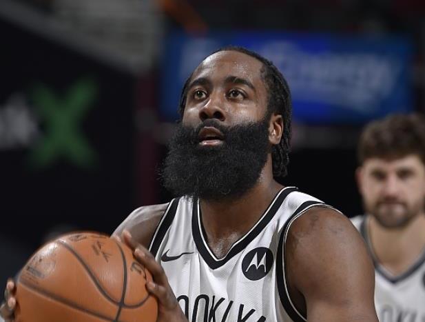 詹姆斯·哈登|哪里不对！库里三分又创历史，追平哈登并列历史第一