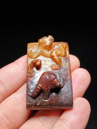 和田玉籽料|汉 和田玉籽料 沁色 螭龙 剑璏 剑饰 文带 把件