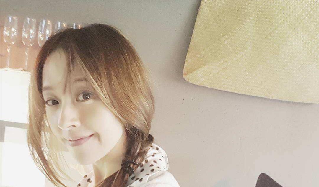 美丽|60岁花六千万找男友，二婚再嫁31岁首富的她，过去32年实在得可怜