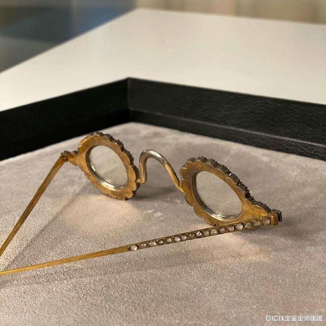 GIC珠宝鉴定师媛媛 古董宝石眼镜，用祖母绿和钻石作镜片，古人的豪气才是绝无仅有的