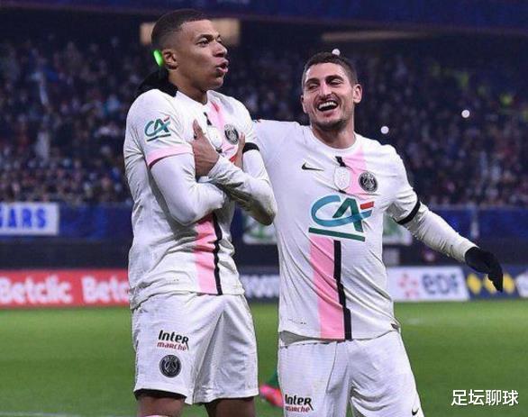 C罗|足坛疯狂一夜：巴黎4-0，曼联0-1，姆巴佩戴帽，C罗担任队长输球
