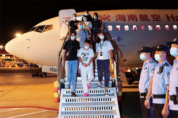 三亚 400亿元骗局下被榨干的姐妹俩