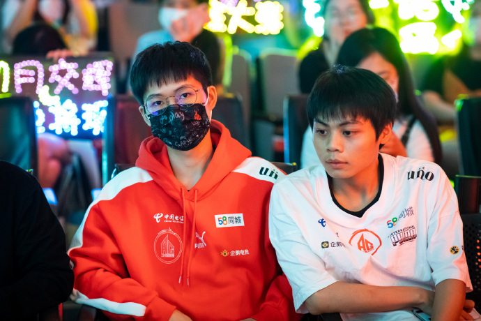 卡牌|猫神成为AG最稳定选手，一诺练习打野，月光曾“踩着”狼队夺冠，是否还能在狼队身上拿到秋季赛首胜！