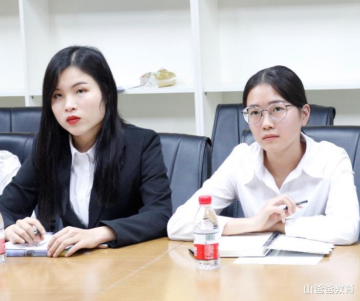 语言暴力|老牌“铁饭碗”年薪可达18万，工作却不能玩手机，你愿意去吗