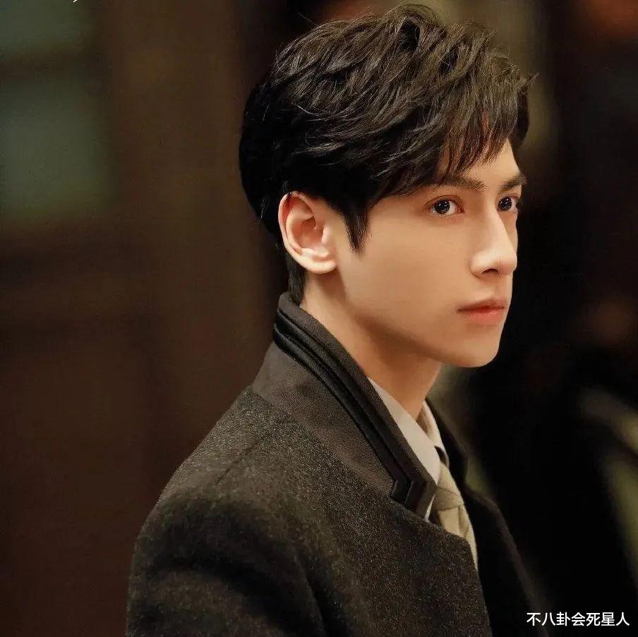 罗云熙|看着高，实际矮！8位男星身高迷惑，合照踮脚就输了