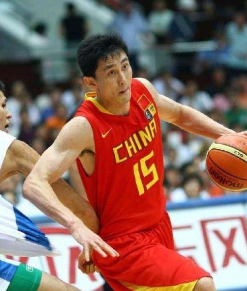 杜锋|中国男篮杜锋：姐姐开餐馆供他打篮球，成名后给姐姐养孩子
