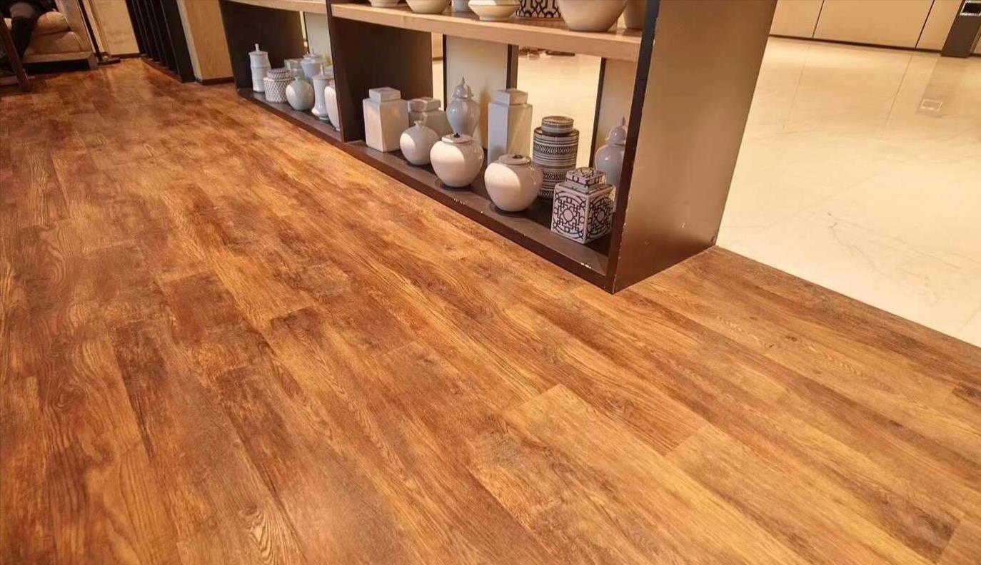 用腻了木地板,可以直接更换spc地板,性能更优良,而且不用保养