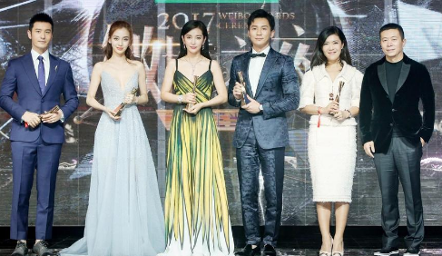 微博之夜|微博之夜明星站位很现实，两大顶流肖战蔡徐坤靠边站，C位火了16年