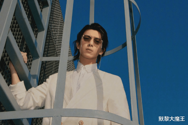 殷世航|当下“最受欢迎”男演员，李现第6，朱一龙挤进前4，榜首霸榜21天