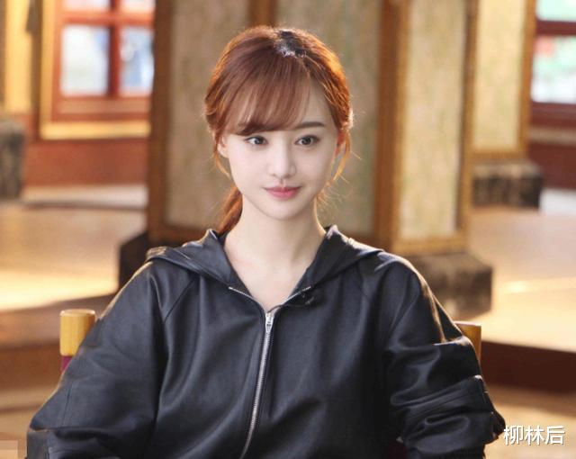 关晓彤|郑爽小号又发文了，业内经纪人评论郑爽