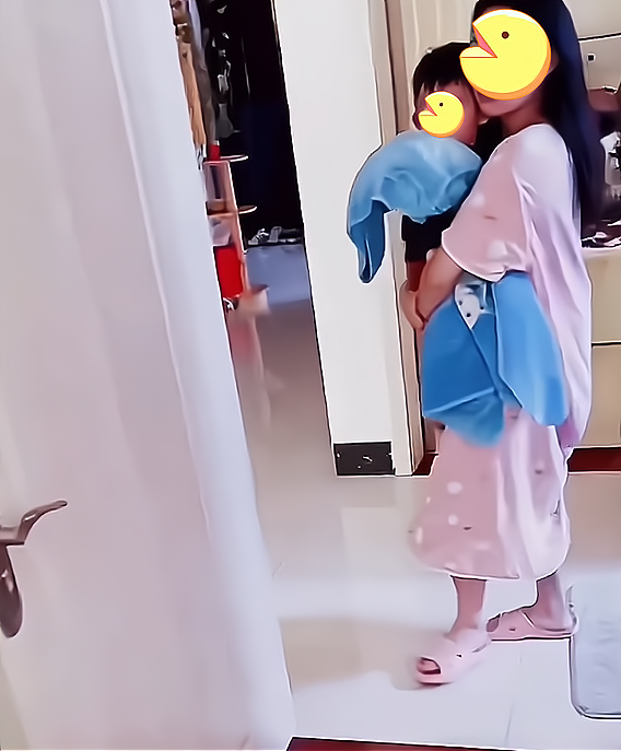 “他是修水龙头的”,男主人恼怒质问躲进衣柜男子,妻子淡定回应