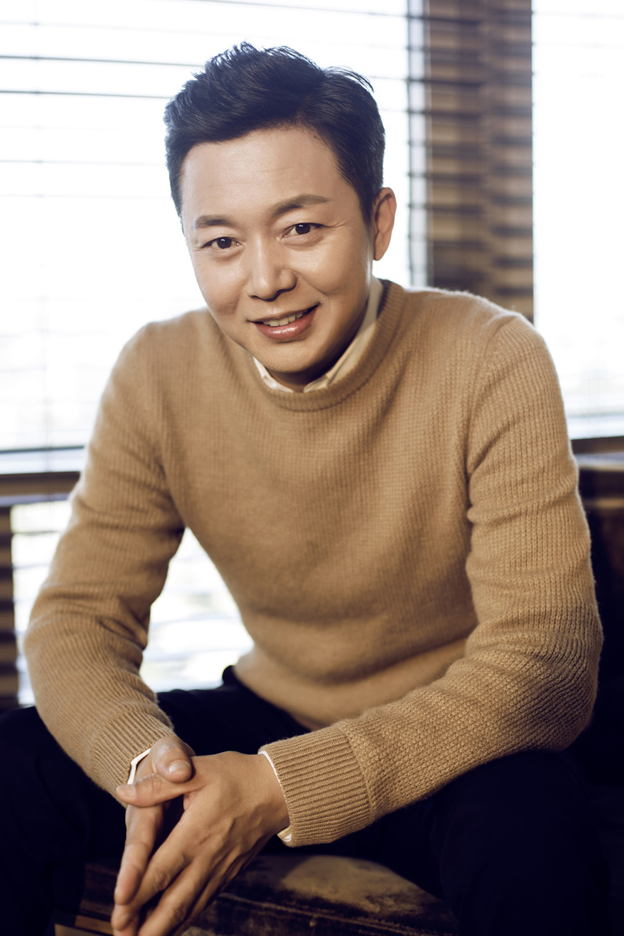 孙逊|“反派专业户”刘奕君：曾在西影厂抄工作条多年，再婚后又生一女