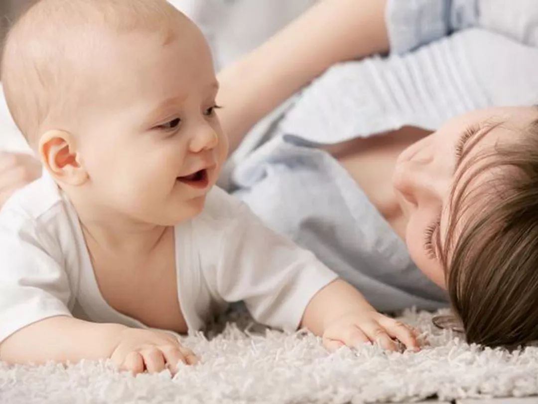 父母育儿观|有的宝宝4个月就长牙，有的要到1岁以后，为啥时间会差这么多