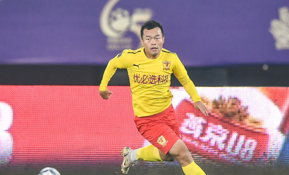 那些你很冒险的梦 26岁苏宁旧将梅西附体！左右两个肋部来回穿插，如泥鳅一样顺滑！