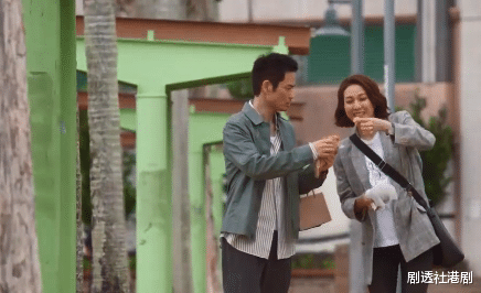 陈乔恩|离谱！钟嘉欣再次陪跑无缘TVB视后，网友闹爆：下次别忽悠她拍戏了