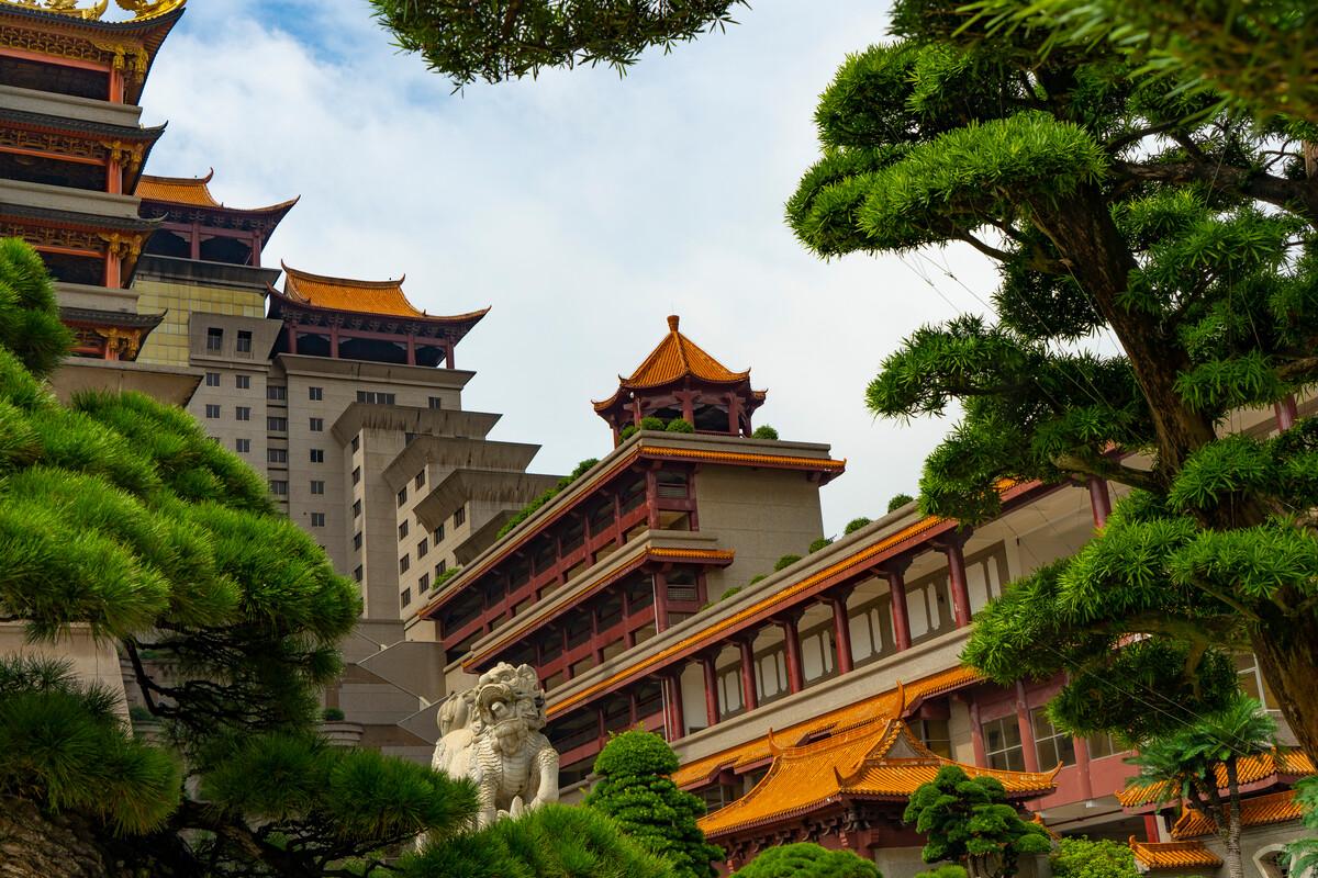 记忆中的旅行 广西一座雄伟壮观,气势磅礴的建筑,高108米