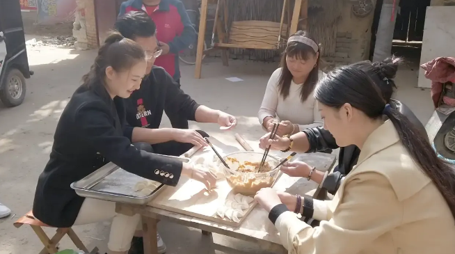 陈亚男|什么原因？明明已经解除婚约，为什么陈亚男还在用结婚照做头像？