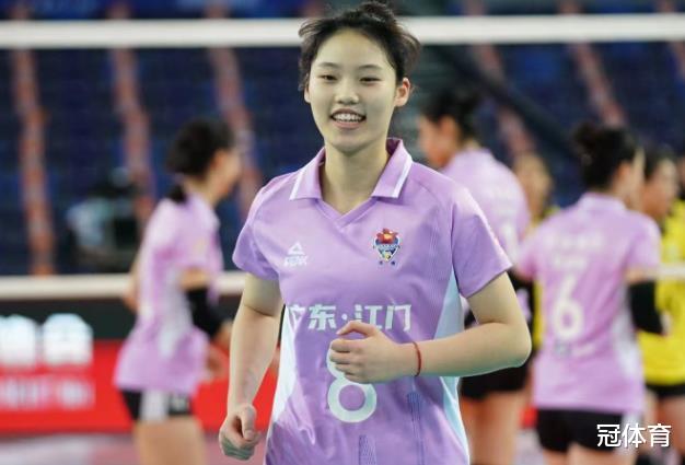 女排|中国女排传喜讯！7大新星爆发，33岁功勋感人至深，只等新帅就位