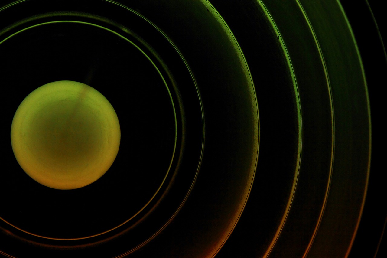 物理学家 持续十年的实验得出相反结论：电子是完美的圆