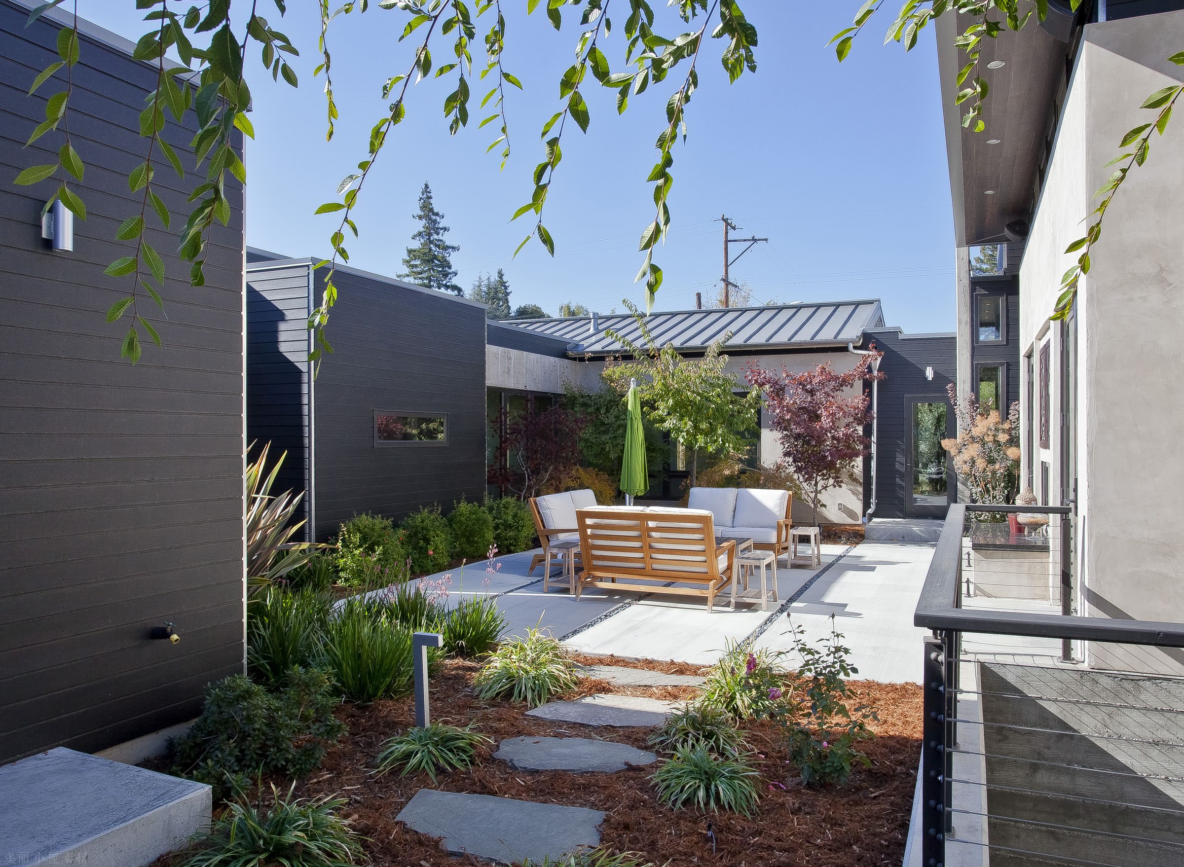 如果你有一个小院子,自己动手设计花园,需要注意哪些?