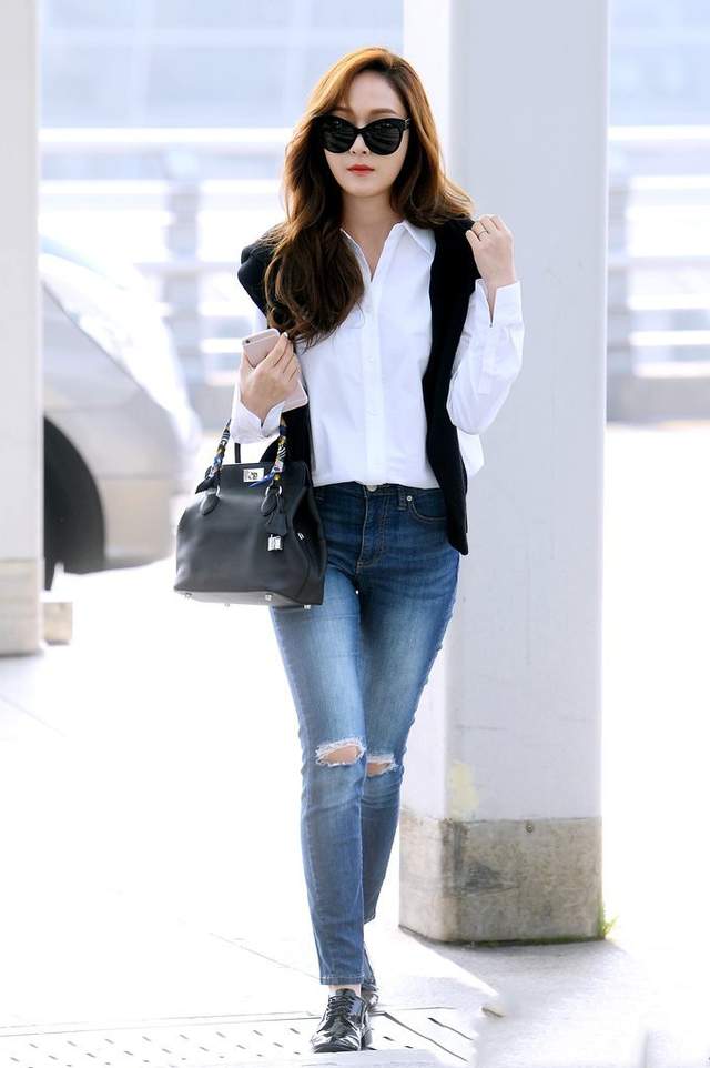 八只爪的猫|“少女时代”罕见合体！黄美英脸胖了点，穿白衬衫仍是颜值担当