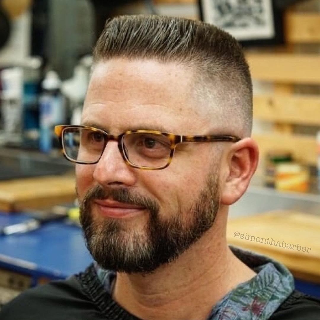 镜子发型 2021极具人气的8种男士发型,帅气有型不落伍,适合大多数男士