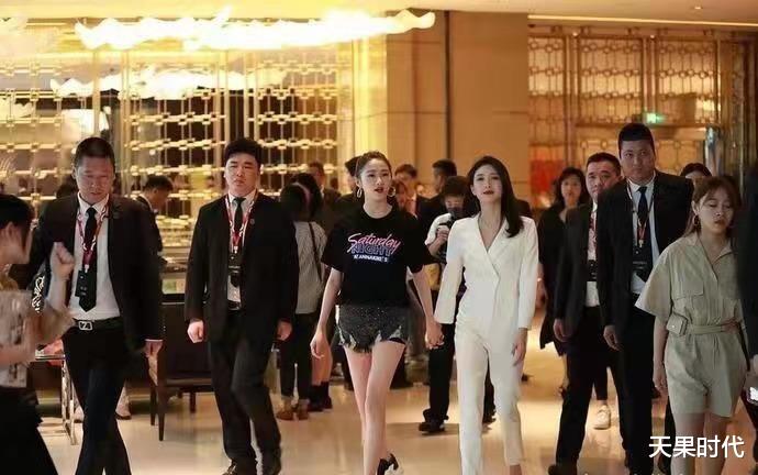 天果时代|女人气质好很重要，江疏影虽大关晓彤11岁，气场对比却一目了然