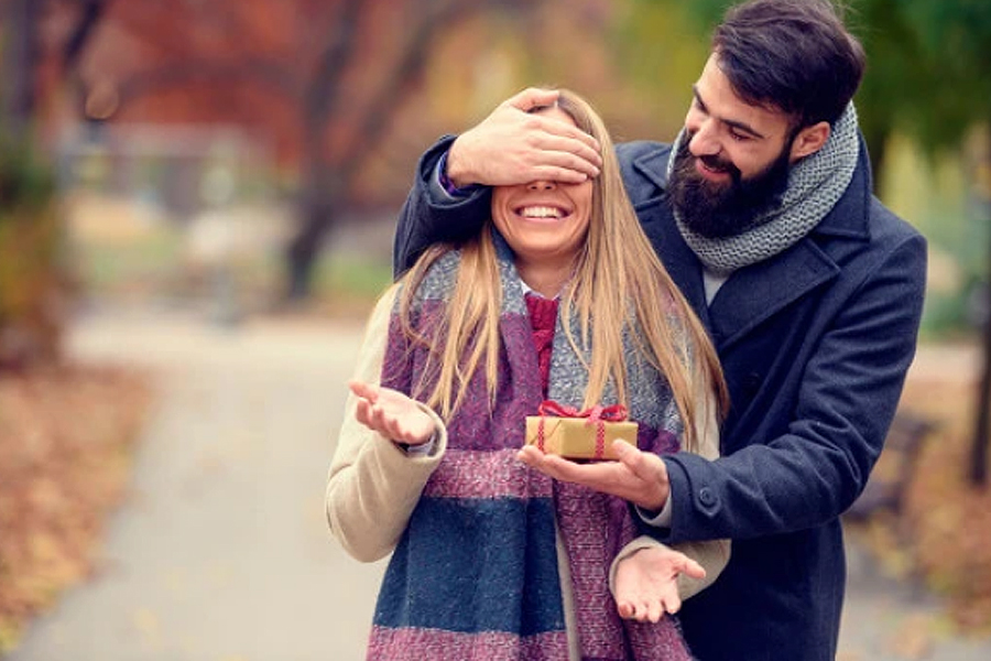 智也说教|礼物的魅力,如何为我们的爱人选择礼物呢?