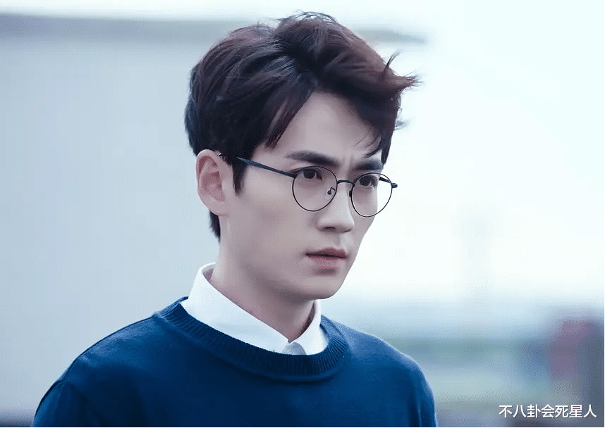 王一博|顶流男星颜值滑坡？千玺少年感减少，朱一龙显老态王一博脖子练粗