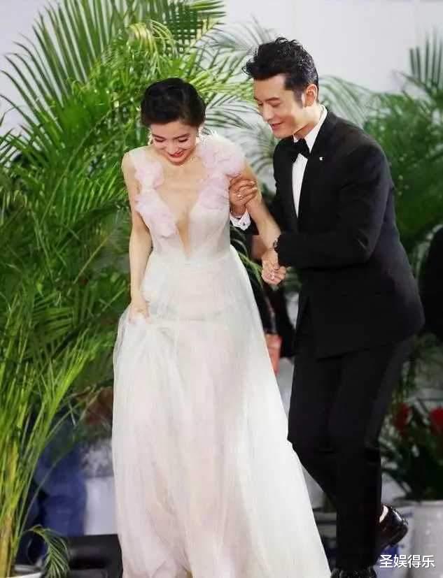 金·卡戴珊|angelababy凭什么火起来？看她穿的深v低胸裙就知道了