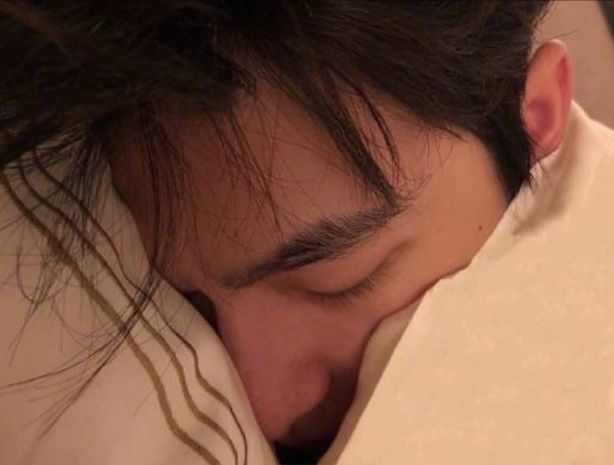 杨洋|女友视角下的杨洋，眼神宠溺笑容温柔，一颦一笑好有男人味