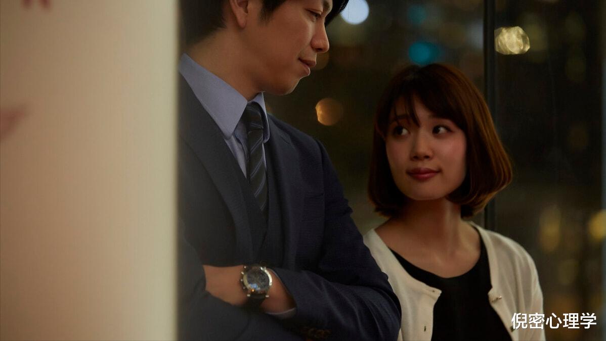 倪密心理学 61岁出轨男性泣诉:贪玩一次背叛了老婆,却换来整个余生的卑微