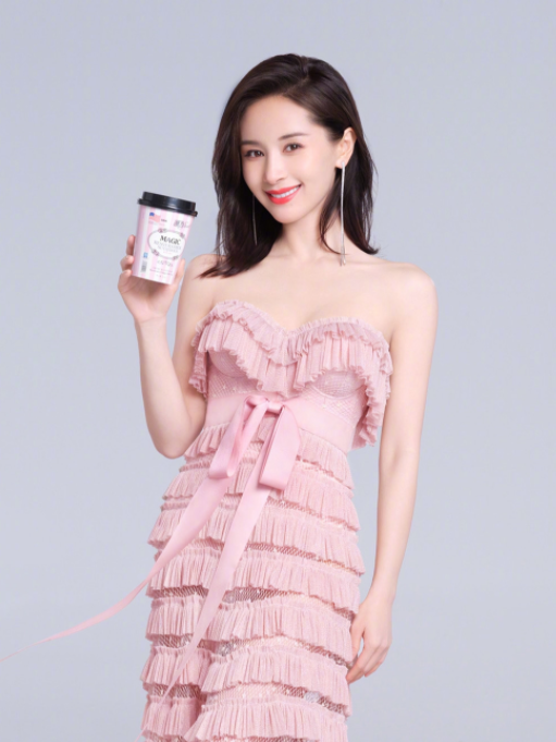 何有强|王子文恋爱后更会打扮了，一袭黑色连衣裙成熟优雅，端庄大气