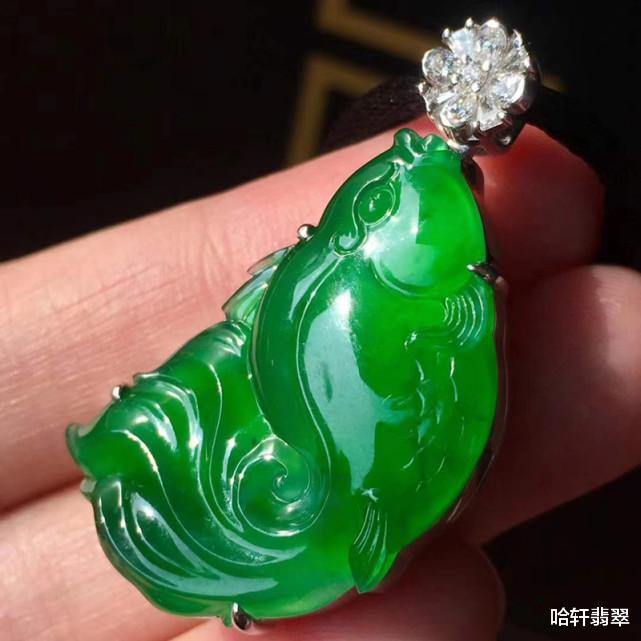 翡翠|动物小雕刻之翡翠金鱼欣赏