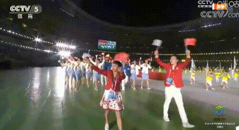 全红婵|我是小领队！全运会开幕式！全红婵走在队伍最前面：带好我的小分队