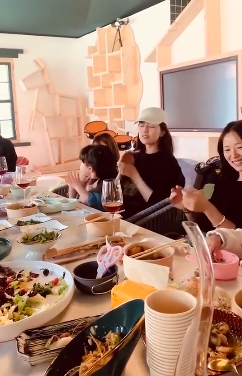 高圆圆|高圆圆罕见谈女儿,大方分享启蒙教育,Rhea一岁半便开始看儿童书