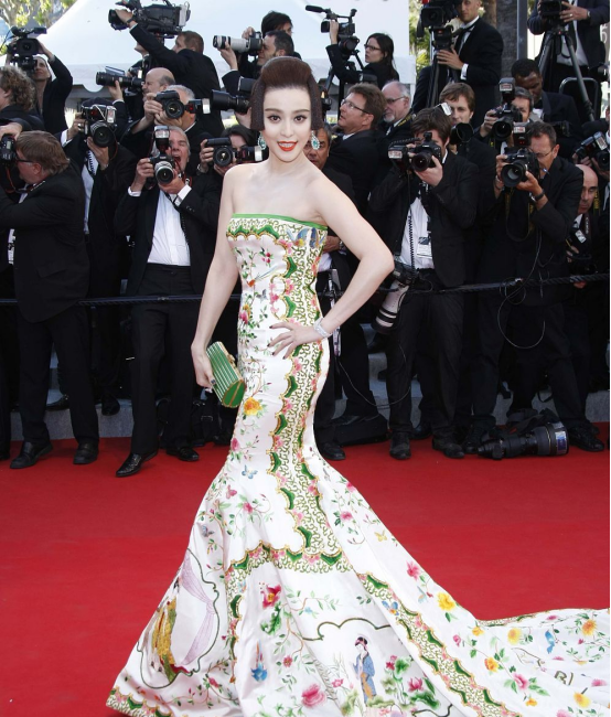 BiuFashion 走出国门的“红毯裙”太惊艳,中国风真美,范冰冰微胖不影响气质