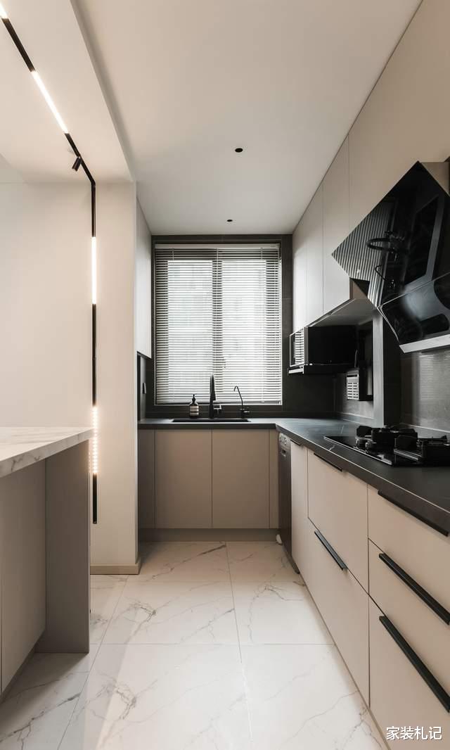 |127㎡两居室,现代简约风装修,南北通透住着比大平层还舒服