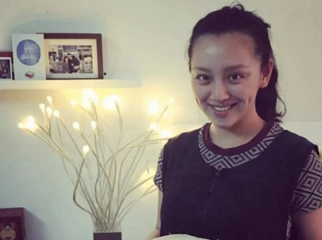 释小龙|曾把释小龙“迷倒”，长大后远嫁黑人老公，混血孩子颜值长这样！