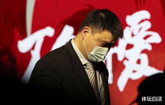 耐克|姚明沉默7天，易建联王仕鹏纷纷摊牌，签名耐克篮球衣着安德玛